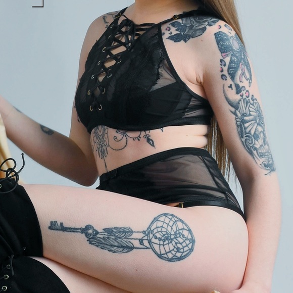 Lingerie - Picture 3 of 3